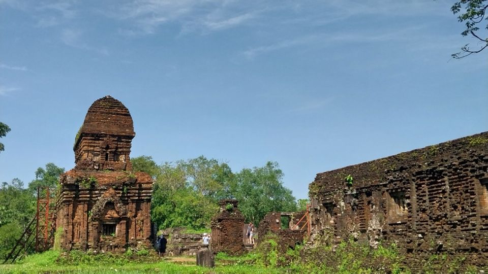 Hoi An: My Son Sanctuary Sunrise & Boat Trip w. Breakfast - Thu Bon River boat trip to Hoi An: slow views after a fast morning