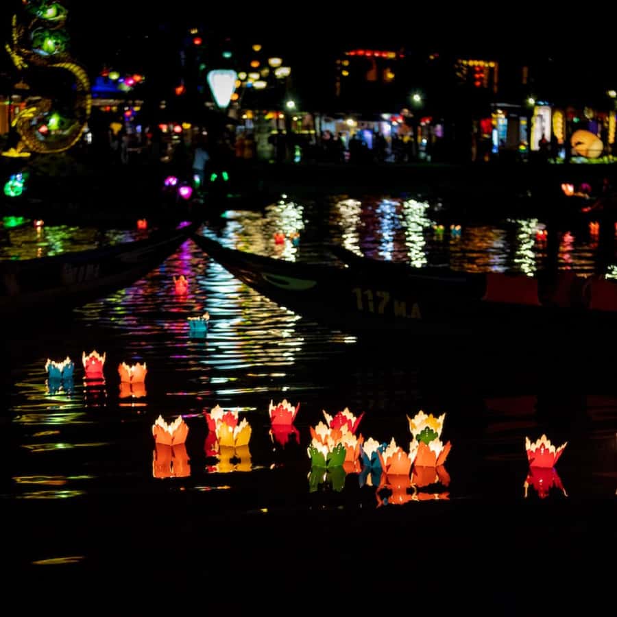 Hoi An : Night Boat Trip and Floating Lantern on Hoai River - Rules that keep the experience comfortable