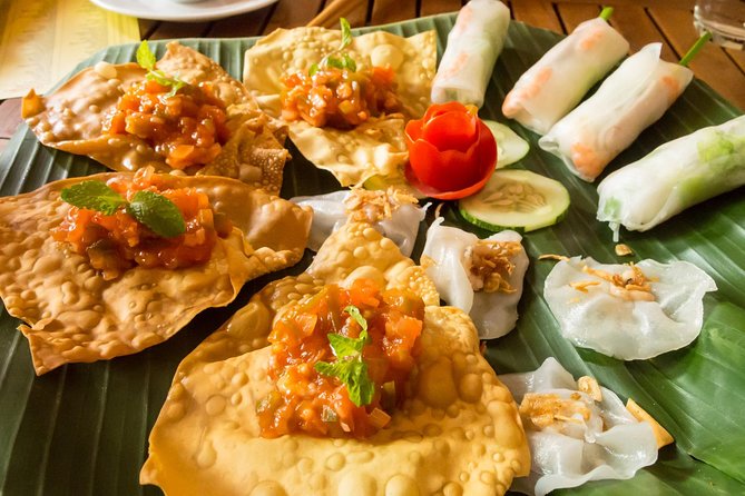 Hoi An Night Market - Ancient Town street food tours by Night - The route and pacing: from the bakery stop to the night market finale
