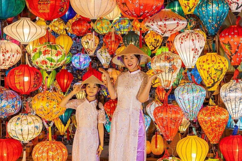 Hoi An Nighttime Heritage Experience - Japanese Covered Bridge: the iconic first stop in the glow