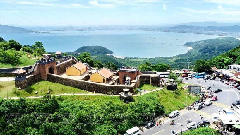 Hoi An: Private Car To/From Hue via Multi Attraction( 1-Way) - Golden Bridge at Ba Na Hills: iconic photos, plus a height payoff
