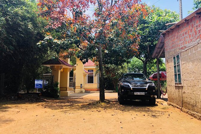 Hoi An : Private Car Via Fabulous Stops To Hue (1 way) - A comfortable one-way ride with real scenery stops