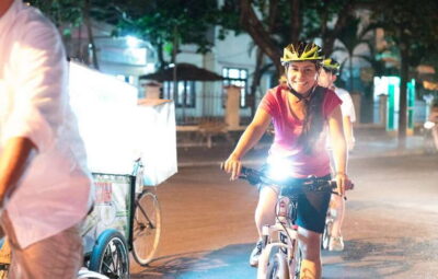 Hoi An: Private Evening Food Tour by Bike - Stop one in practice: starting at Discova and easing into street food