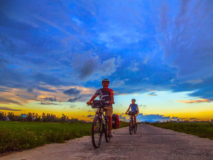 Hoi An: Private Evening Food Tour by Bike - Quick bites on the way: cheese and beer surprises