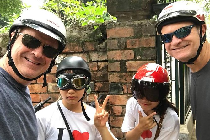 Hoi An Street Food Tour By Scooter - Stop 3: Hoi An Ancient Town walking time and final tastings