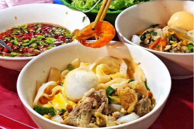 Hoi An Street Food Tour- The Real Taste Of Hoi An - Chicken rice at Cơm Gà Bà Buội: the centerpiece bite