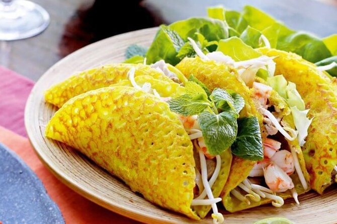 Hoi An Street Food Walking Tour with Local Foodies - Stop 1 Near the Riverside: Bánh Xèo and the Sound of Sizzling Batter