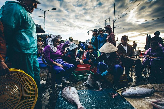 Hoi An Sunrise Fish Market Tour - Dockside seafood freshness and the art of bargaining