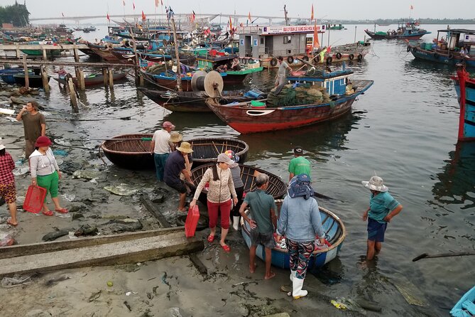 Hoi An Sunrise Private Half Day Tour - Duy Hai and Duy Vinh: watching fishermen set out