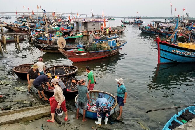 Hoi An Sunrise Private Half Day Tour - Tra Que Vegetable Village: dawn fields and traditional farming