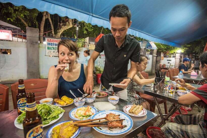 Hoi An: Sunset Food Tasting Tour - Old Town After Dark: Why This Sunset Timing Matters