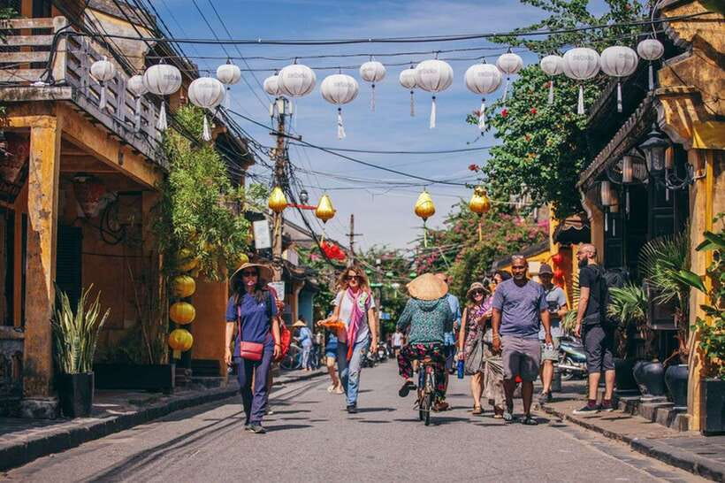 Hoi An: Sunset Food Tasting Tour - The Banh Mi Bakery Stop: A Sandwich Worth Planning Around