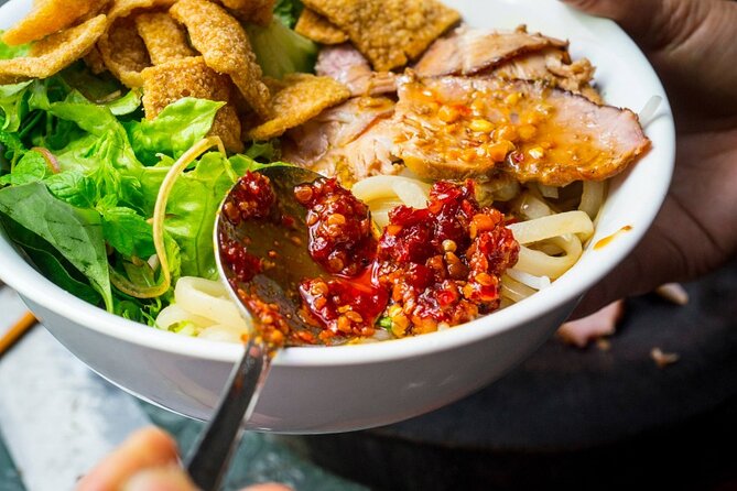 HOI AN Sunset Food Tour - Night Market - Lantern Streets - Hoi An Market: eating street food in the alleyway places