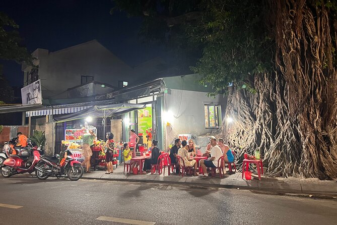 HOI AN Sunset Food Tour - Night Market - Lantern Streets - The Hoi An Night Market on An Hoi island: lanterns and souvenirs