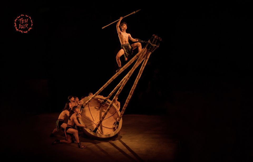 Hoi An: Teh Dar Vietnamese Bamboo Circus at Lune Center - Before the Show: Welcome Drink, Seat Check, Then You Wait
