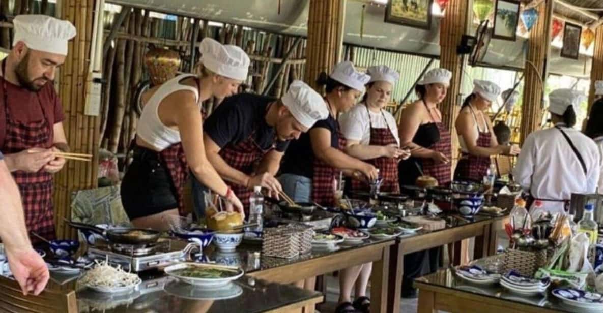 Hoi An: Vegetarian Cooking Class w Local Family and transfer - Meal time: you eat what you cooked, together