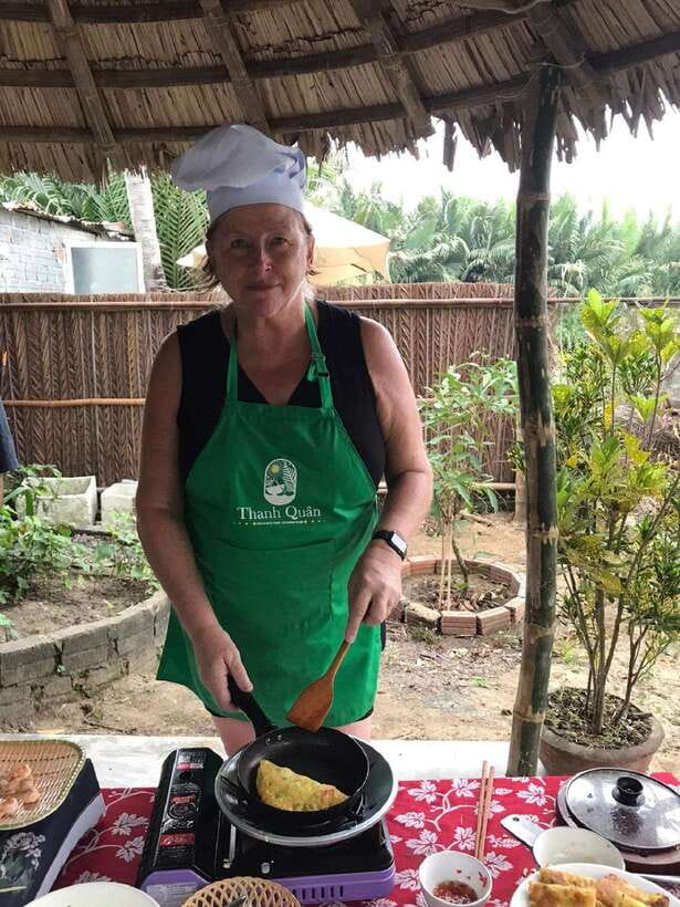 Hoi An : Vietnamese Cooking Class with Hotel Pickup - Welcome Drink, Restaurant Rest, and How the Class Unfolds