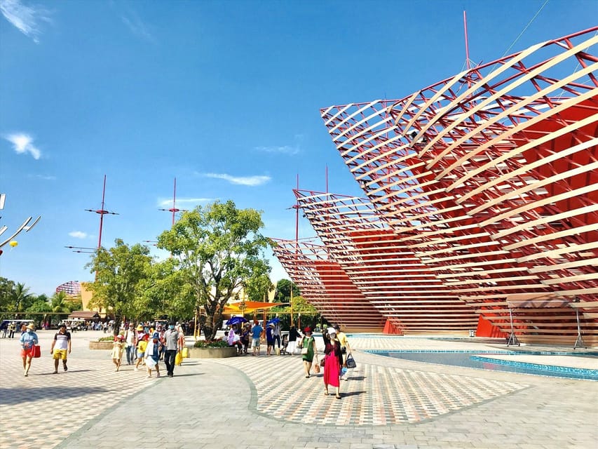 Hoi An: Vinwonders Nam Hoi An Theme Park Entry Ticket - Food and comfort: buffet option, restaurants, and packing like a local