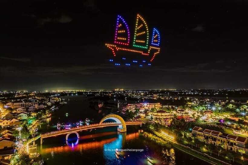 HoiAn Lantern Cruise Private/Sunset/Sunrise/Lighting Lantern - The lantern moment: lighting lotus lanterns and releasing wishes mid-river
