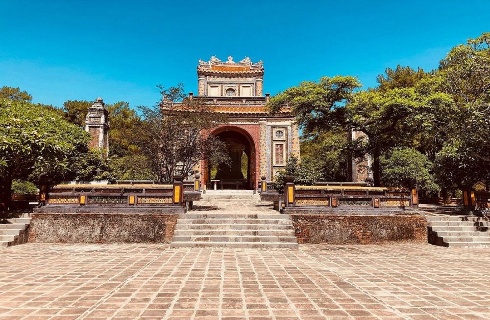 Hue City Tour with Dragon Boat from Hue or Danang or Hoi An - Perfume River break: what the Dragon Boat cruise adds