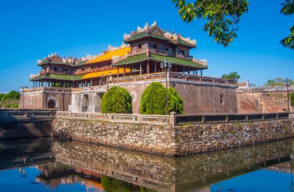 Hue City Tour with Dragon Boat from Hue or Danang or Hoi An - Lunch at the right time: Hue noodle soup with beef