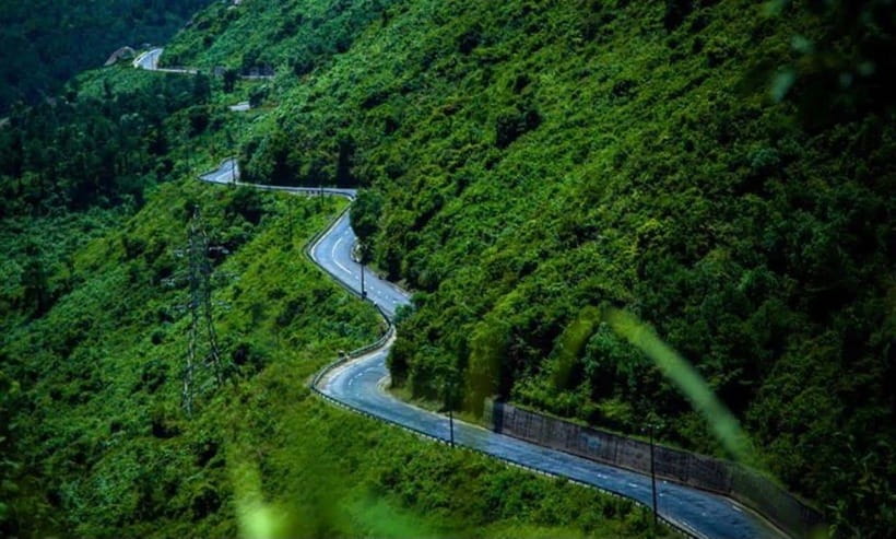 Hue: Easy Rider Tour via Hai Van Pass To/ From Hoi An - Lang Co Bay and Lang Co Beach: seafood lunch and ocean breaks