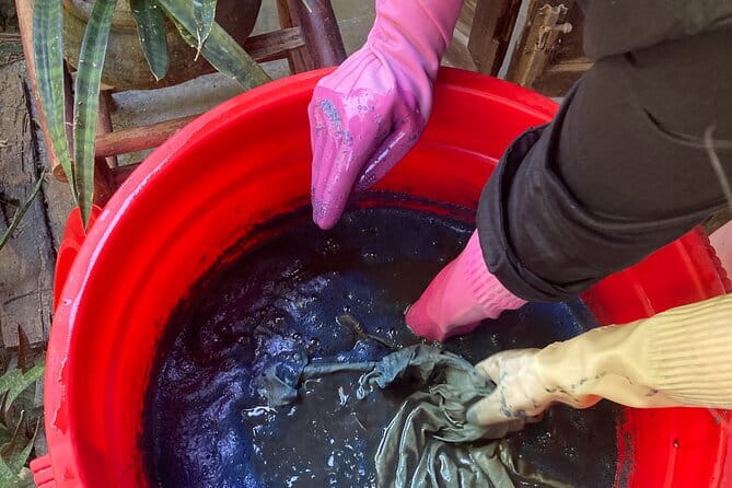 Indigo dyeing workshop - Indigo fermentation vs paste: what makes this workshop special