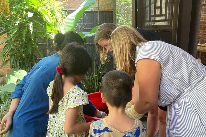 Indigo dyeing workshop - Choosing your scarf pattern: where creativity meets craft reality