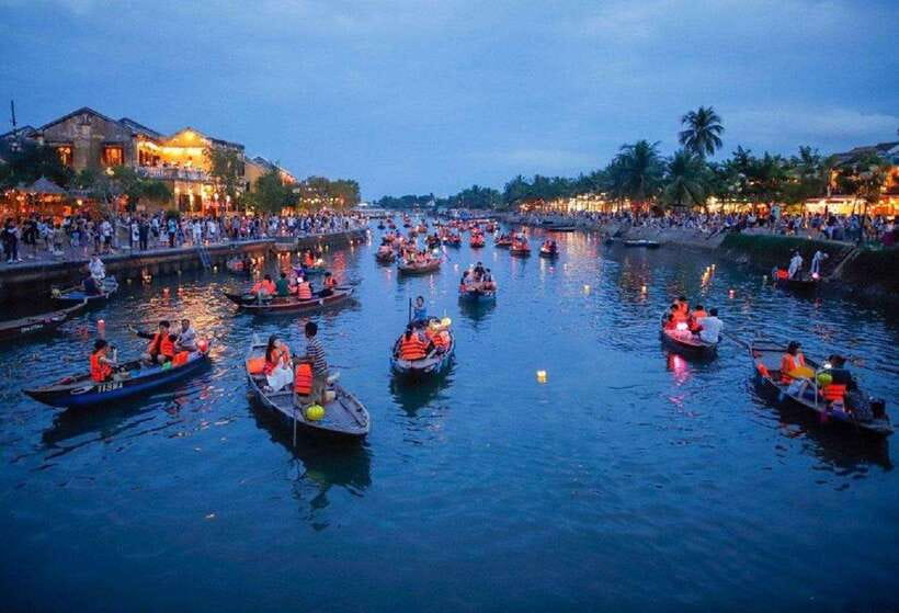 Lantern Release and Night River Boat Experience in Hoi An - The boat ride on the Thu Bồn: calm water and city lights from river level