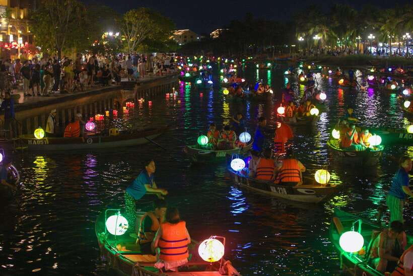 Lantern Release and Night River Boat Experience in Hoi An - Photo tips for low-light lantern scenes (without turning it into a job)