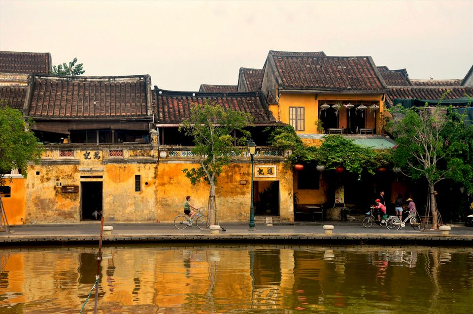 Luxury Half-Day Tour of Hoi An Ancient Town - Entering Hoi An’s Ancient Town: the Thu Bon River effect