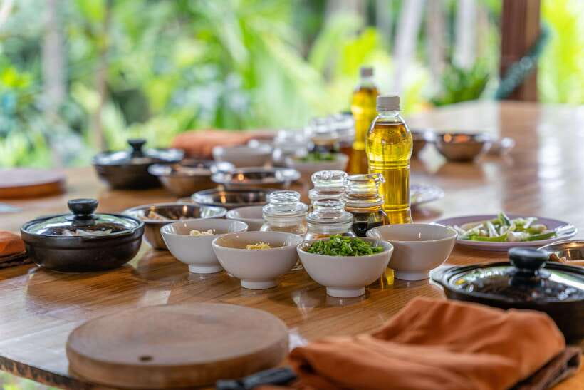 Mad Monkey Hoi An Cooking Class & Bamboo Boats - The market stop: learning flavors by seeing where they come from