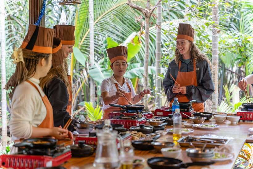 Mad Monkey Hoi An Cooking Class & Bamboo Boats - Check-in at Mad Monkey: the social tone starts early