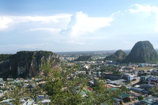 Marble mountain, Am Phu cave and Monkey mountains group tour - Lunch with a local family: the break that makes the day work