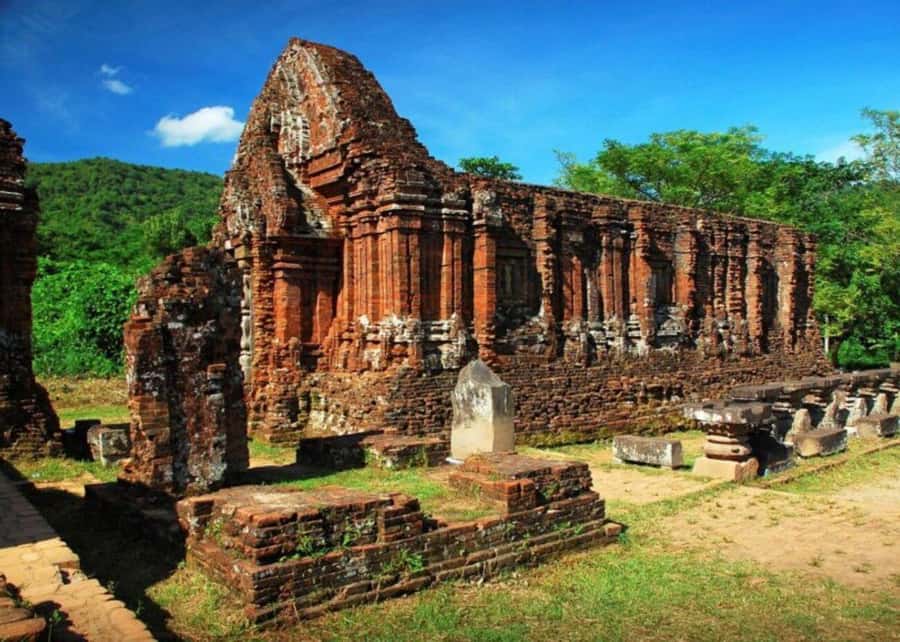 My Son Sanctuary Morning Tour w Thu Bon River Cruise & Lunch - Local lunch with rib rice: a break that feels like daily life