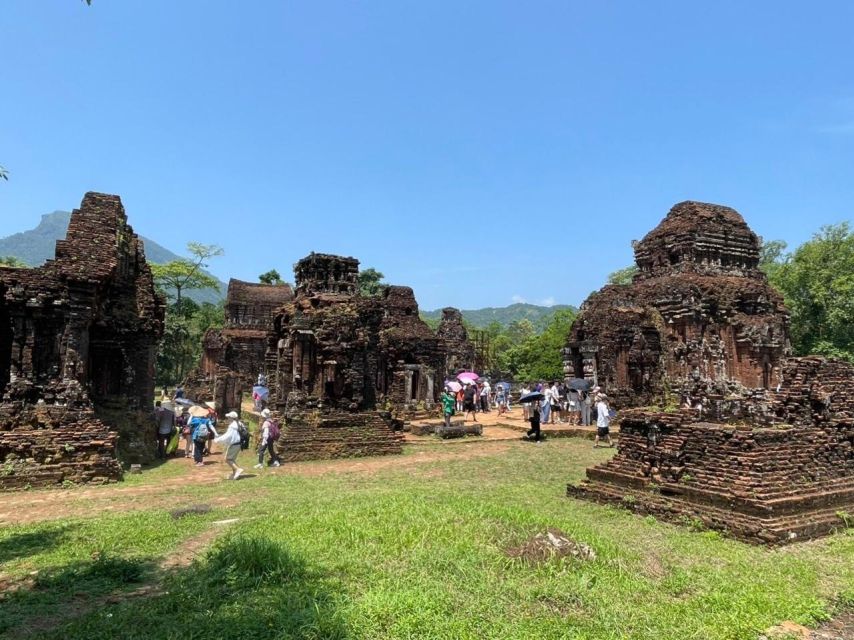 My Son Sanctuary & River Boat Tour From Hoi An or Da Nang - Eating on the river: banh mi or Quang noodles, simple and local