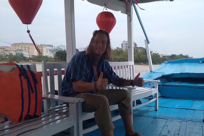 My Son Sanctuary Sunset with insider guide and BBQ boat trip - Cham performance included: a break that adds context