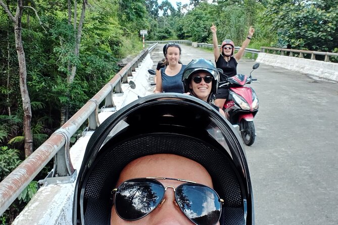 Over Hai Van Pass Loop Tour from Hoi An - Stop 2: Lang Co for coastline photos and an easy lunch break
