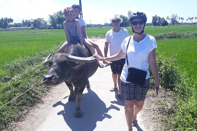 Private Hoi An Countryside: Biking, Basket boat, buffalo, foods - Bicycle Ride to Tra Que and Working on Vegetable Plots