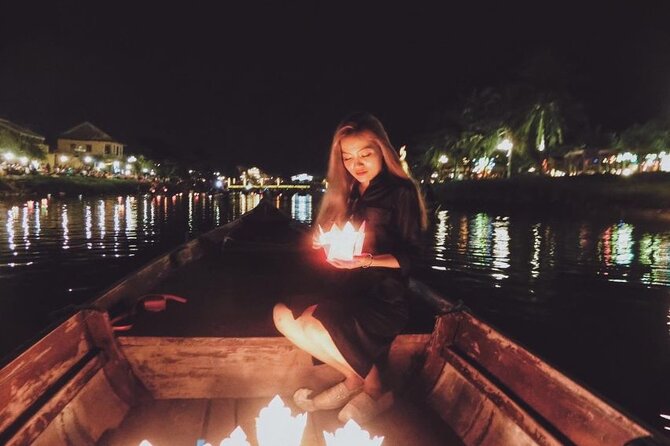 Private Night Boat Trip and Floating Lantern on Hoi An River - A 20-minute night boat with lantern light on the Hoai River
