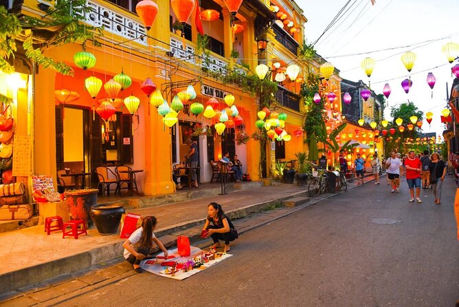 Romantic Dinning On The Bamboo Raft - Key Things That Make This Bamboo Raft Dinner in Hoi An Worth It