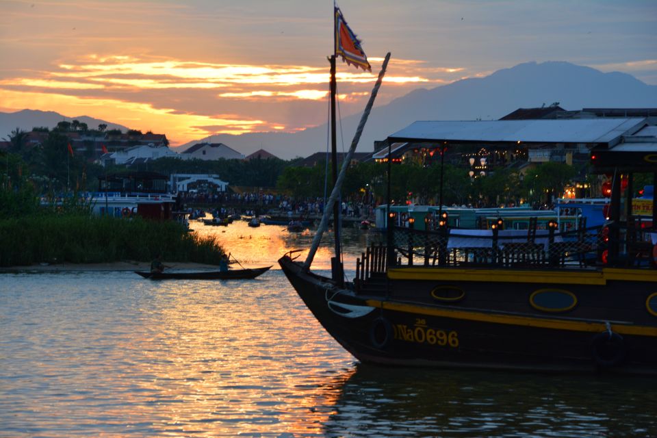 Romantic Sunset Dinner Cruise in Hoi An - Floating Lanterns: The Moment That Makes It Feel Special