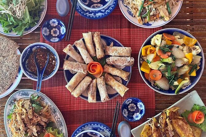 Street Food Walking Tours With Colourful Lanterns Boat Ride - Should you book this tour?