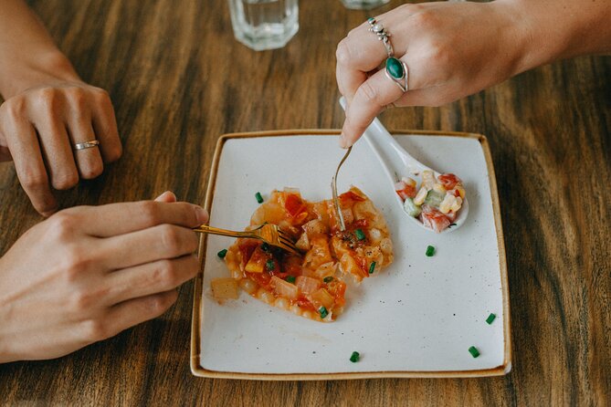 The 10 Tastings of Hoi An: Private Street Food Tour - Cao lau twice: one signature dish, two very different feeding experiences