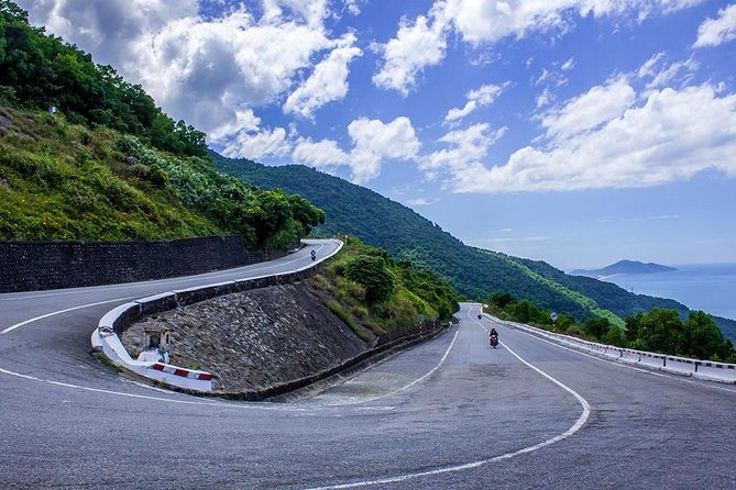 Top Gear Hai Van Pass between Hoi An or Da Nang to Hue - One-way logistics that actually feel easy (start in the morning, finish in Hue)