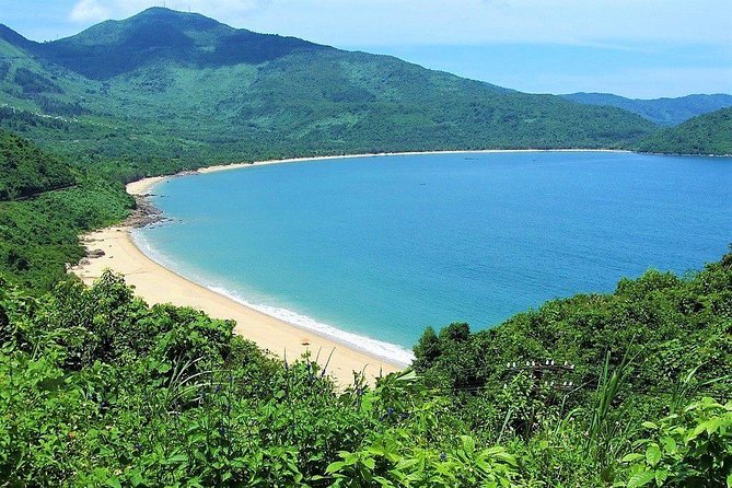Top Gear Hai Van Pass between Hoi An or Da Nang to Hue - Stop 2: Hai Van Pass riding and viewpoint exploring (about 40 minutes)