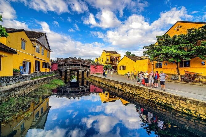 VIP Limousine: Hoi An to Hue Trip - Safety and driver style: trained drivers, still keep your eyes open
